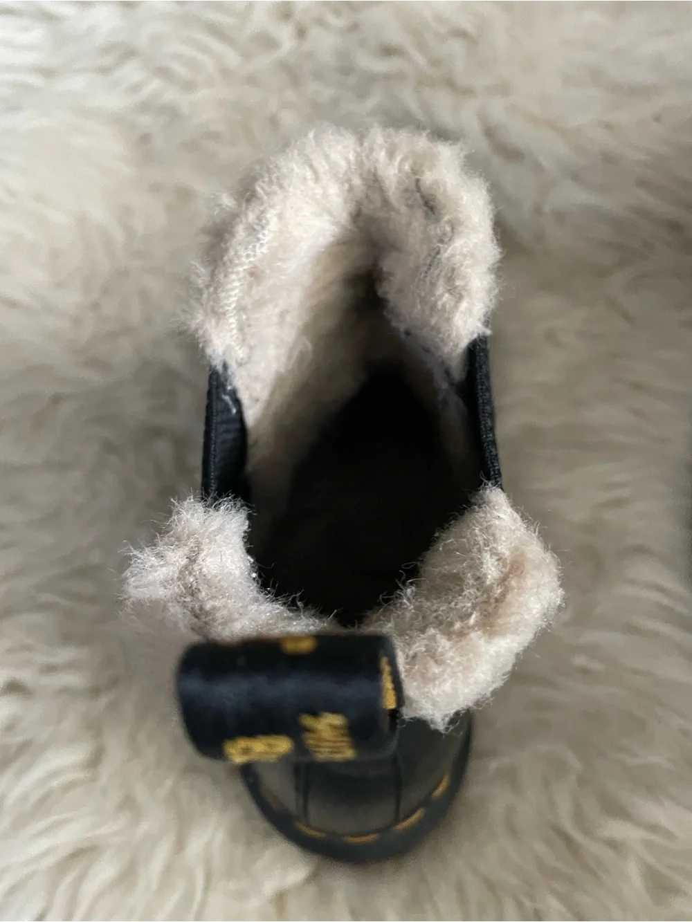 Doc Marten’s 2976 Leonore Faux Fur Lined Chelsea Boots— Black Size 7